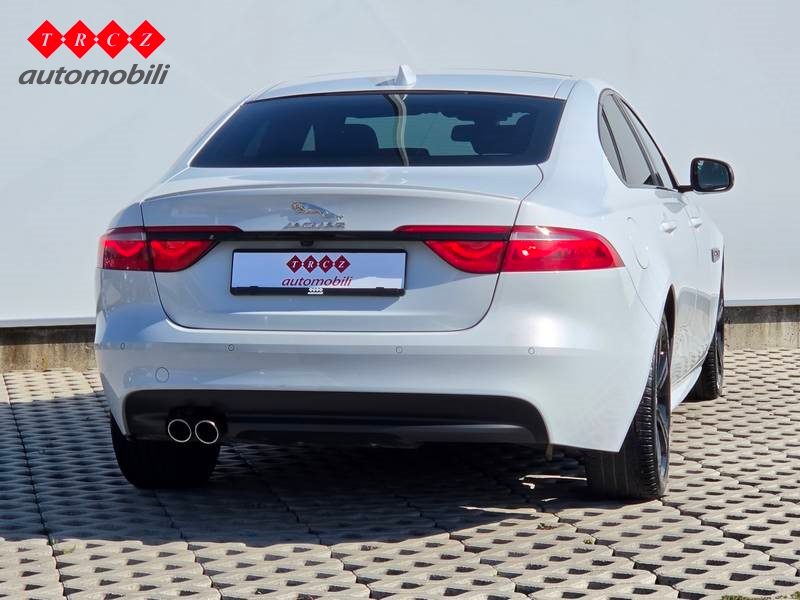 2017 Jaguar XF — fotografija 3