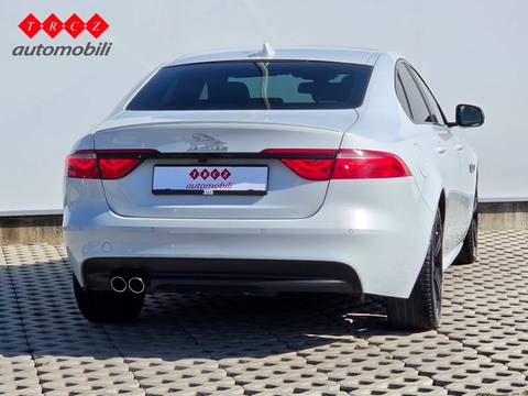 2017 Jaguar XF — sličica 3