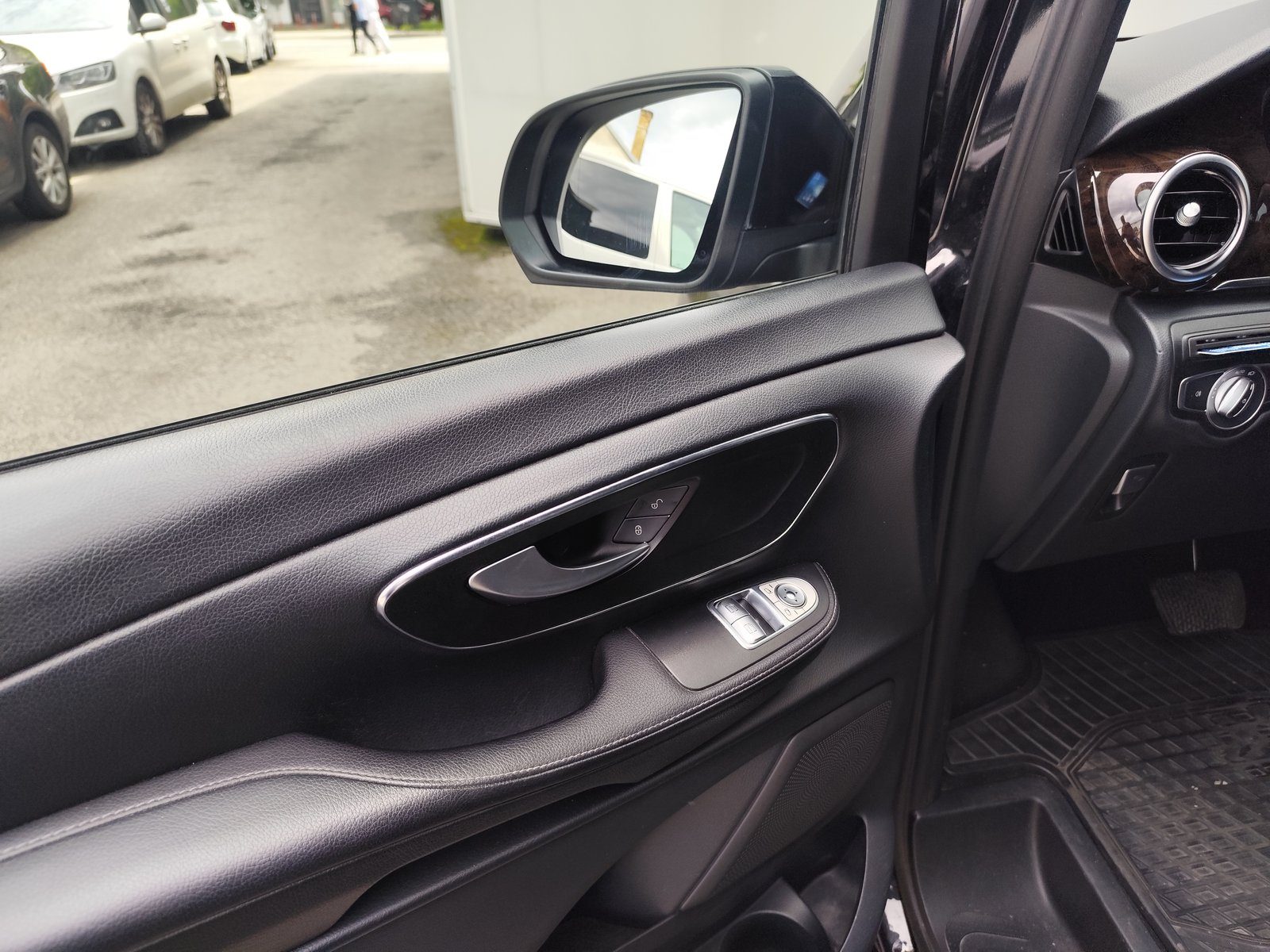 2017 Mercedes-Benz V-klasa — fotografija 10
