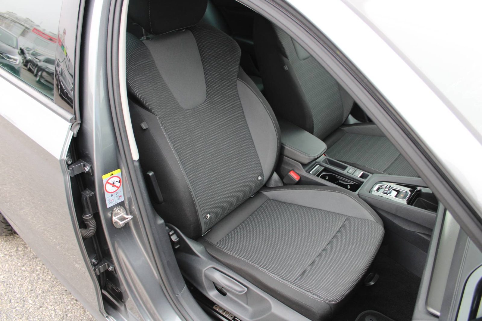 2022 Škoda Octavia Combi — fotografija 11