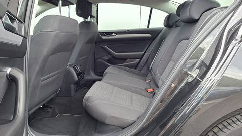 2021 Volkswagen Passat — sličica 7