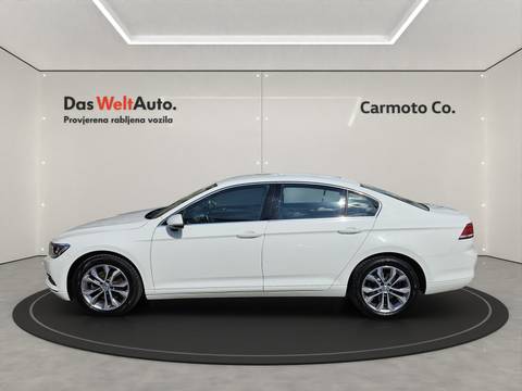 2019 Volkswagen Passat — sličica 2