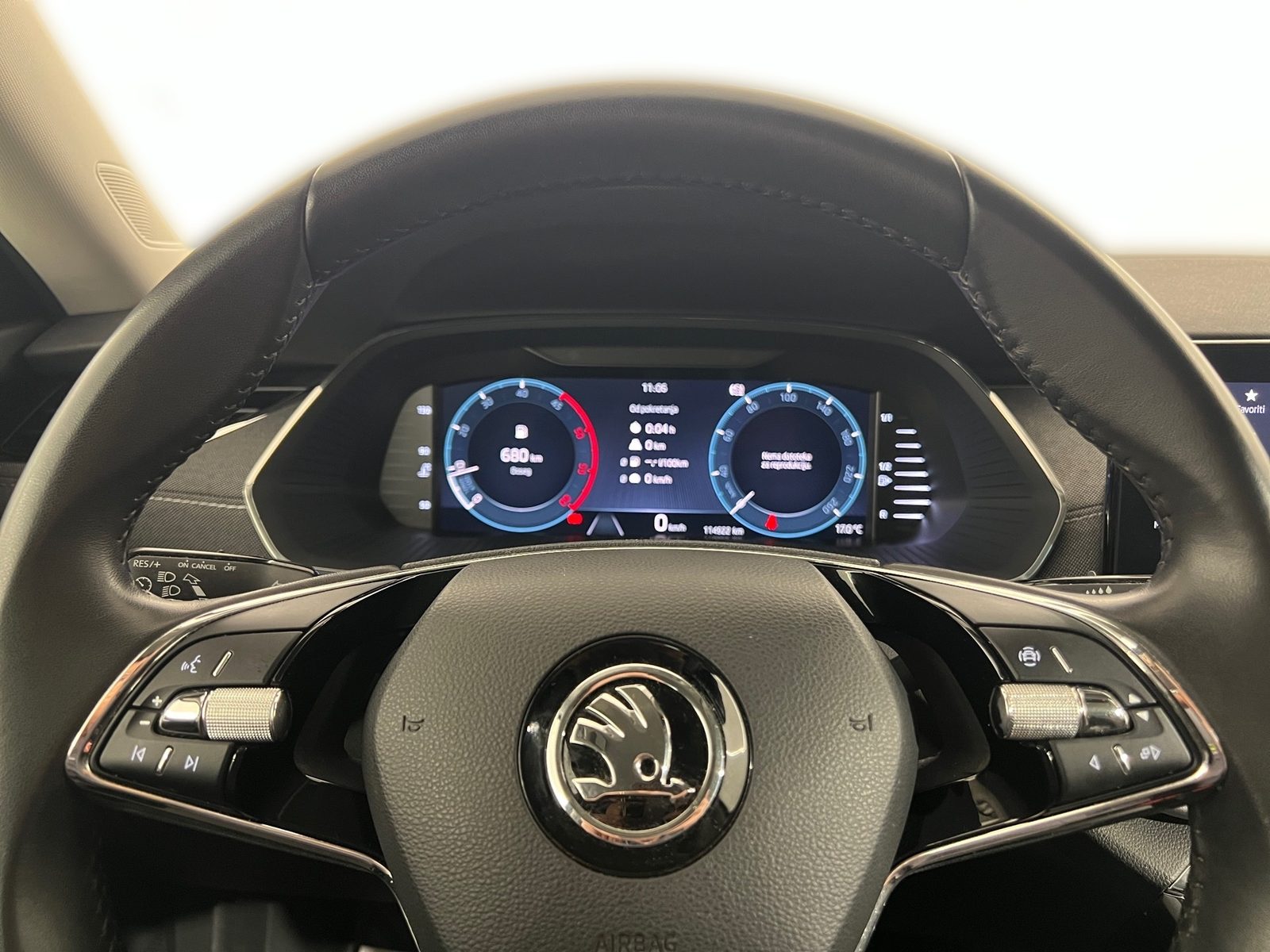 2022 Škoda Octavia Combi — fotografija 16