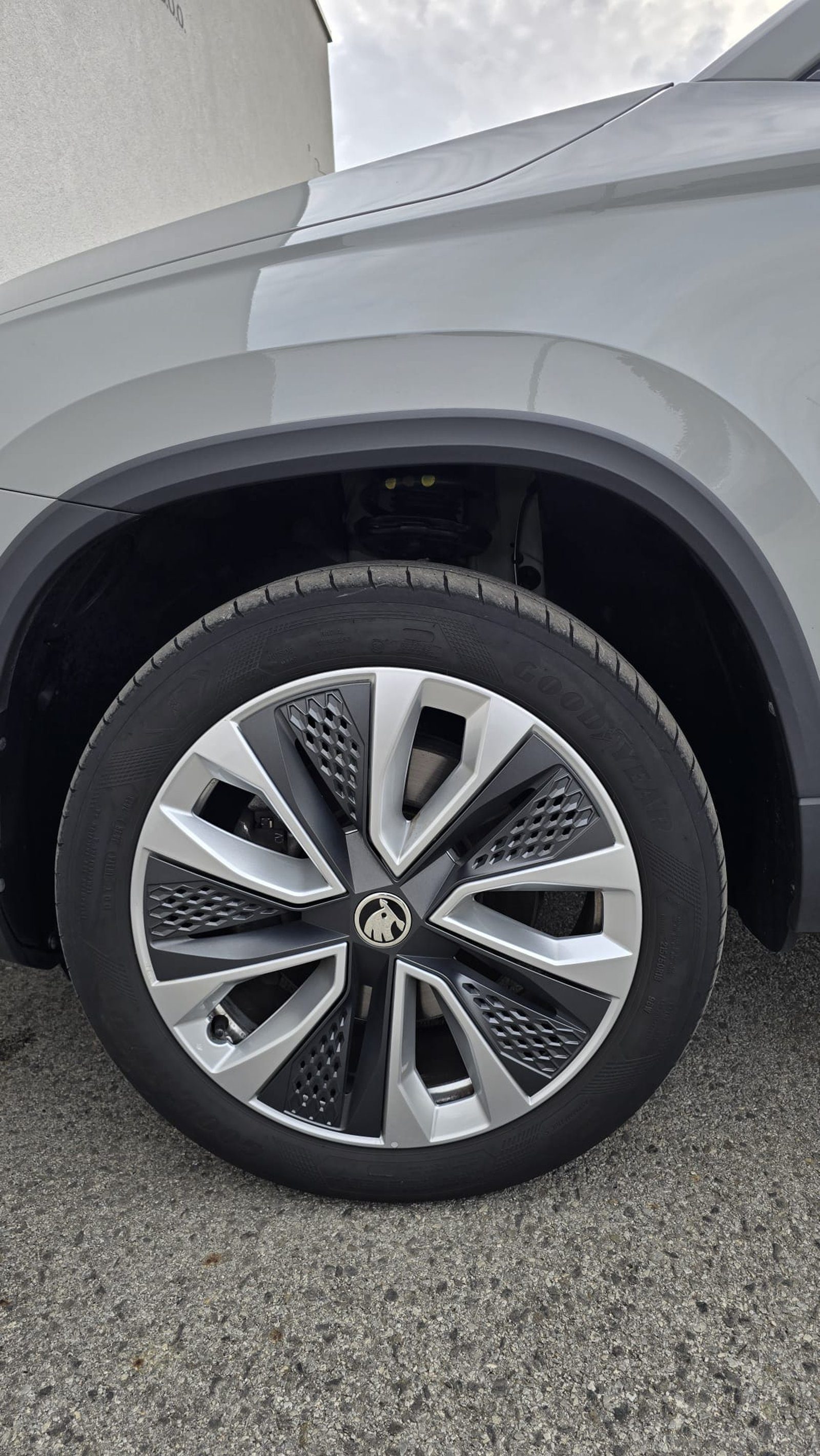 2023 Škoda Karoq — fotografija 28