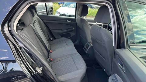 2023 Volkswagen Golf — sličica 10