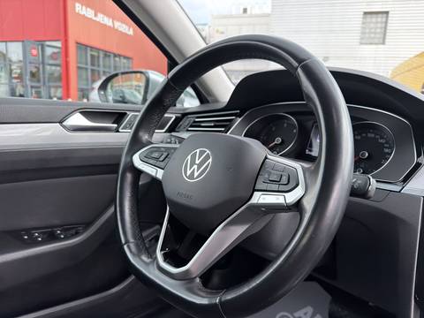 2021 Volkswagen Passat — sličica 22