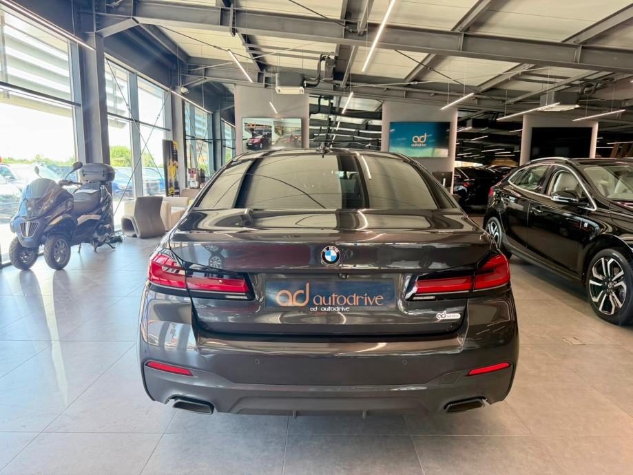 2020 BMW Serija 5 — fotografija 6