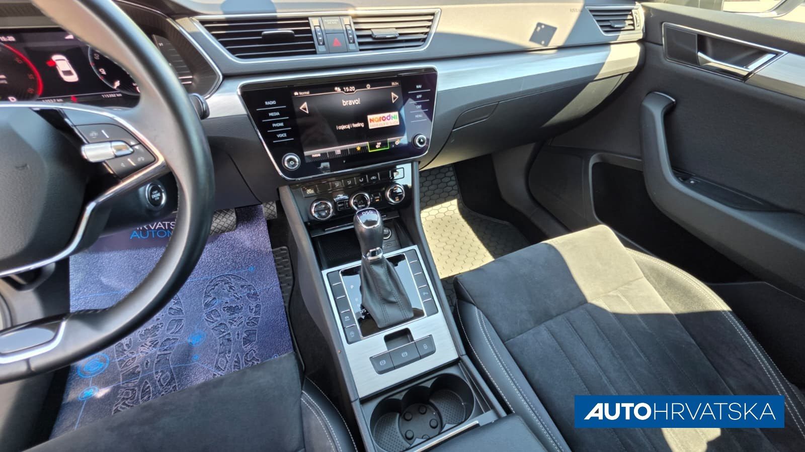 2021 Škoda Superb — fotografija 18