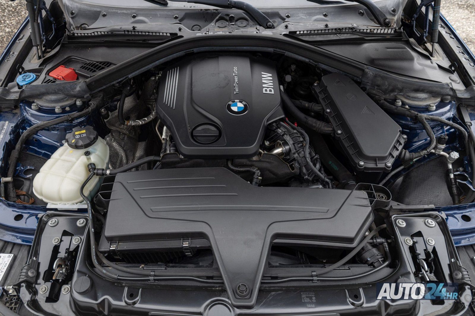 2018 BMW Serija 3 25 years — fotografija 19