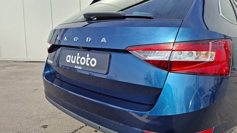 2021 Škoda Superb — fotografija 27