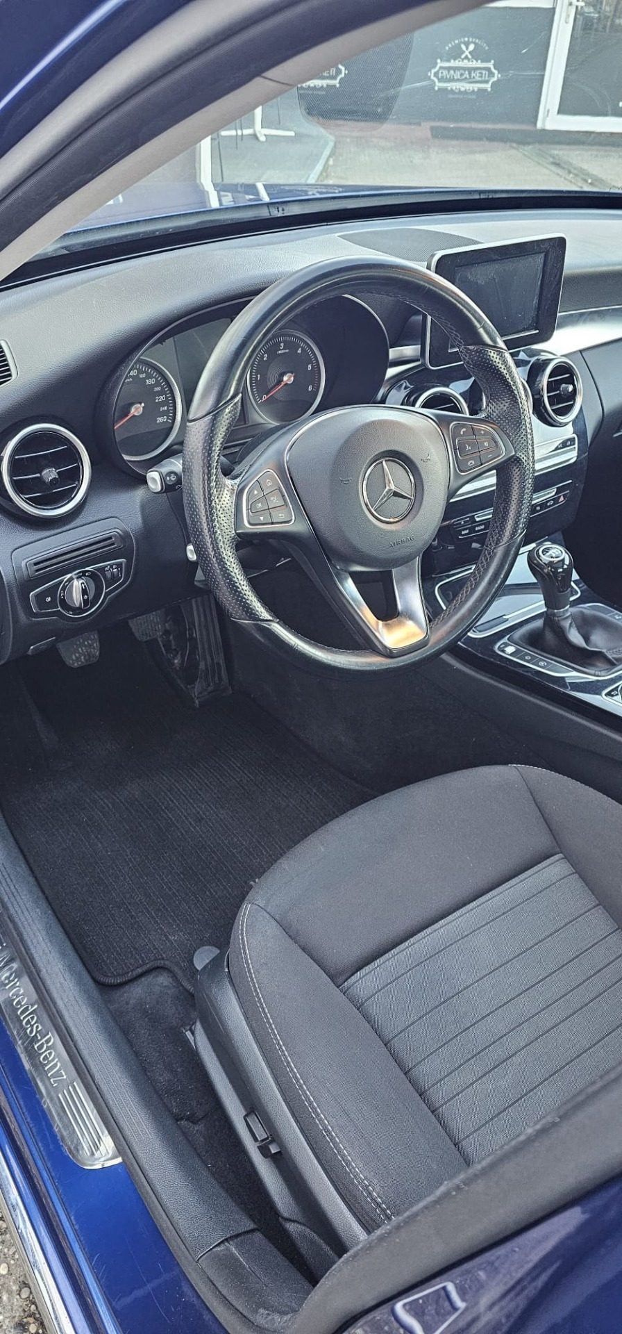 2015 Mercedes-Benz C-Razred — fotografija 9