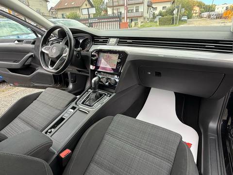 2020 Volkswagen Passat — sličica 9