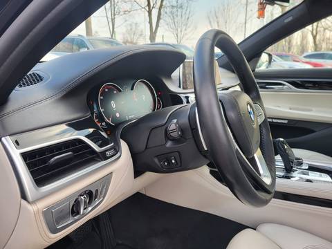2016 BMW Serija 7 — sličica 13
