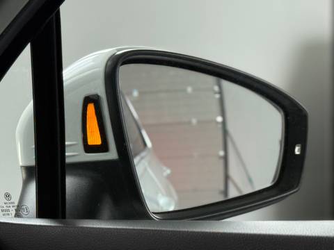 2021 Volkswagen Tiguan — sličica 24