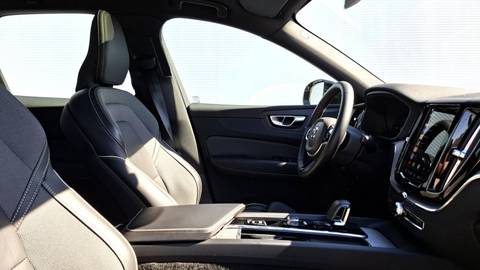 2022 Volvo XC60 — sličica 8