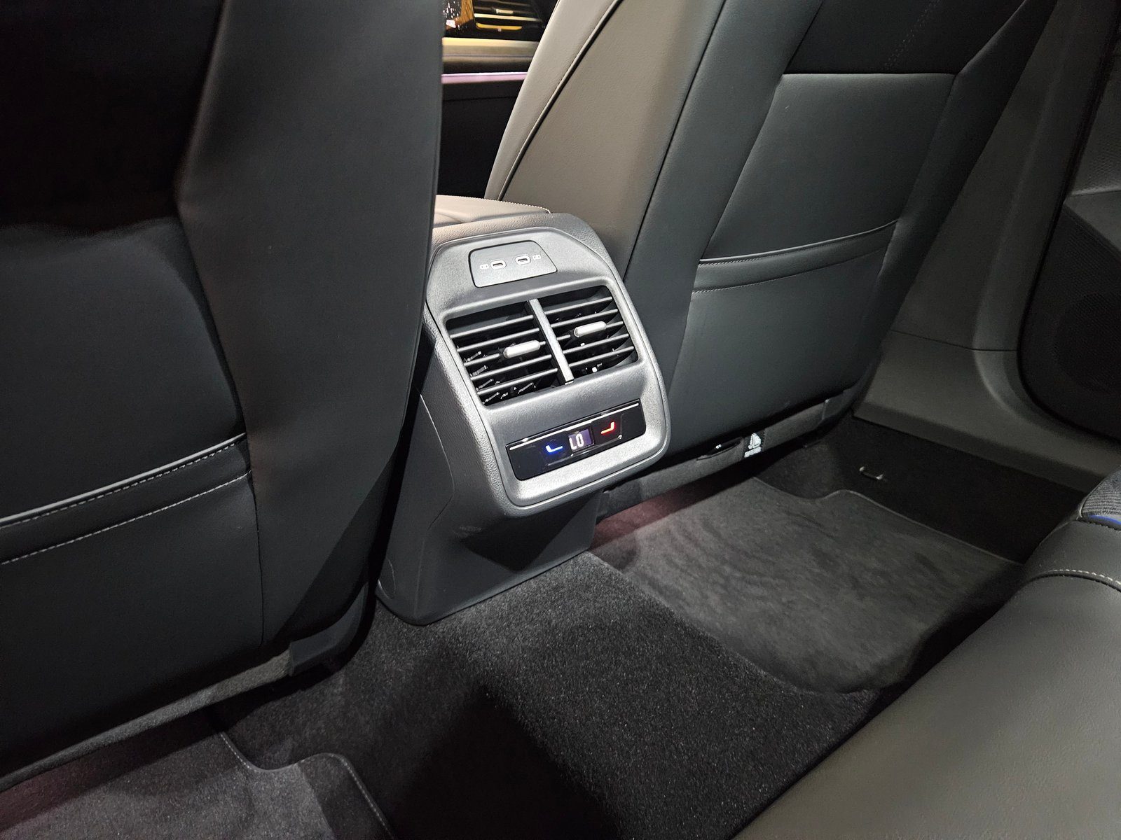2026 Volkswagen Passat R-Line — fotografija 19