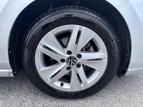 2024 Volkswagen Golf — sličica 17
