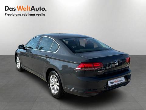 2017 Volkswagen Passat — sličica 3