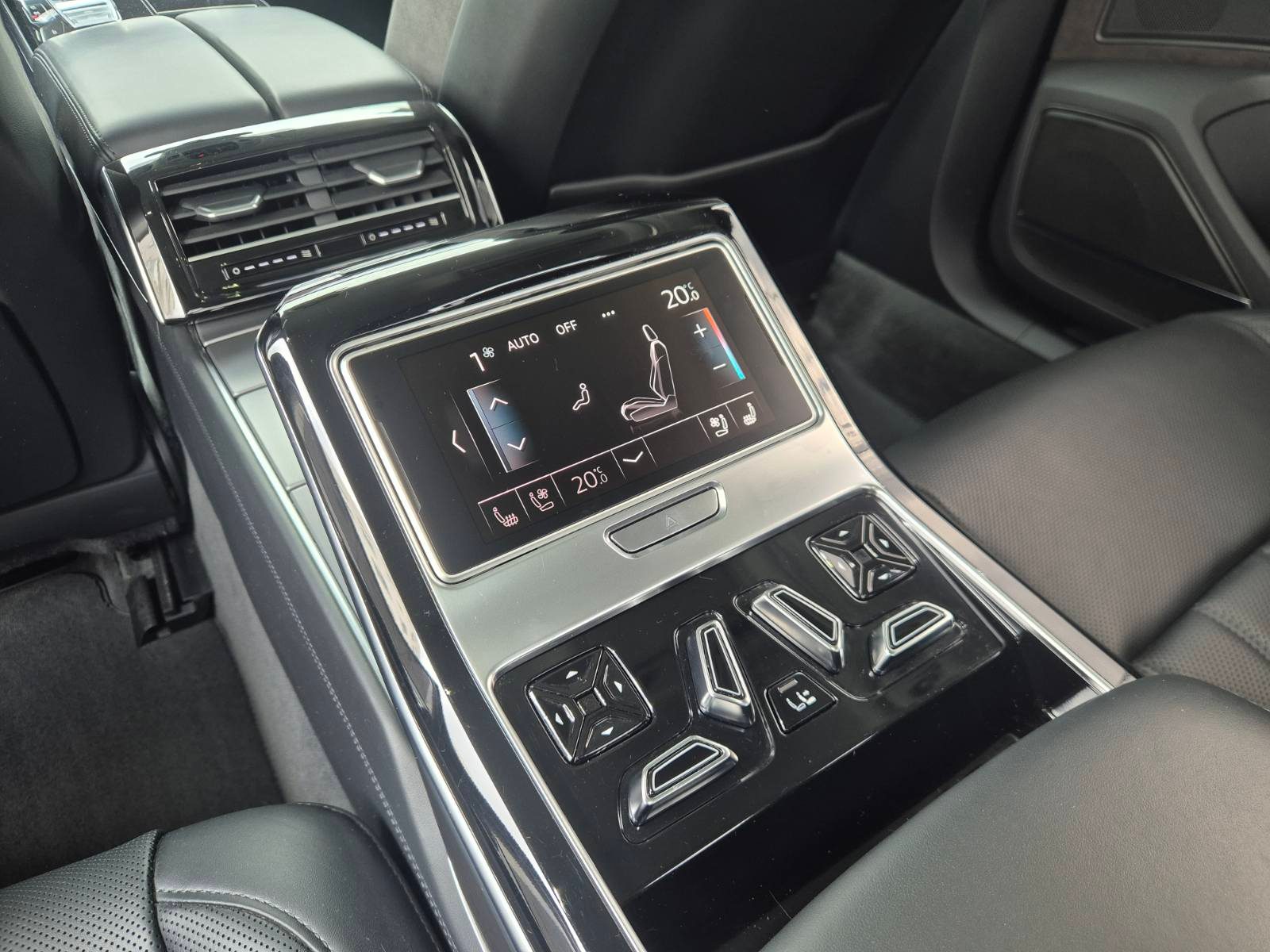2018 Audi A8 — fotografija 24