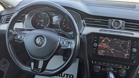2017 Volkswagen Passat — sličica 9