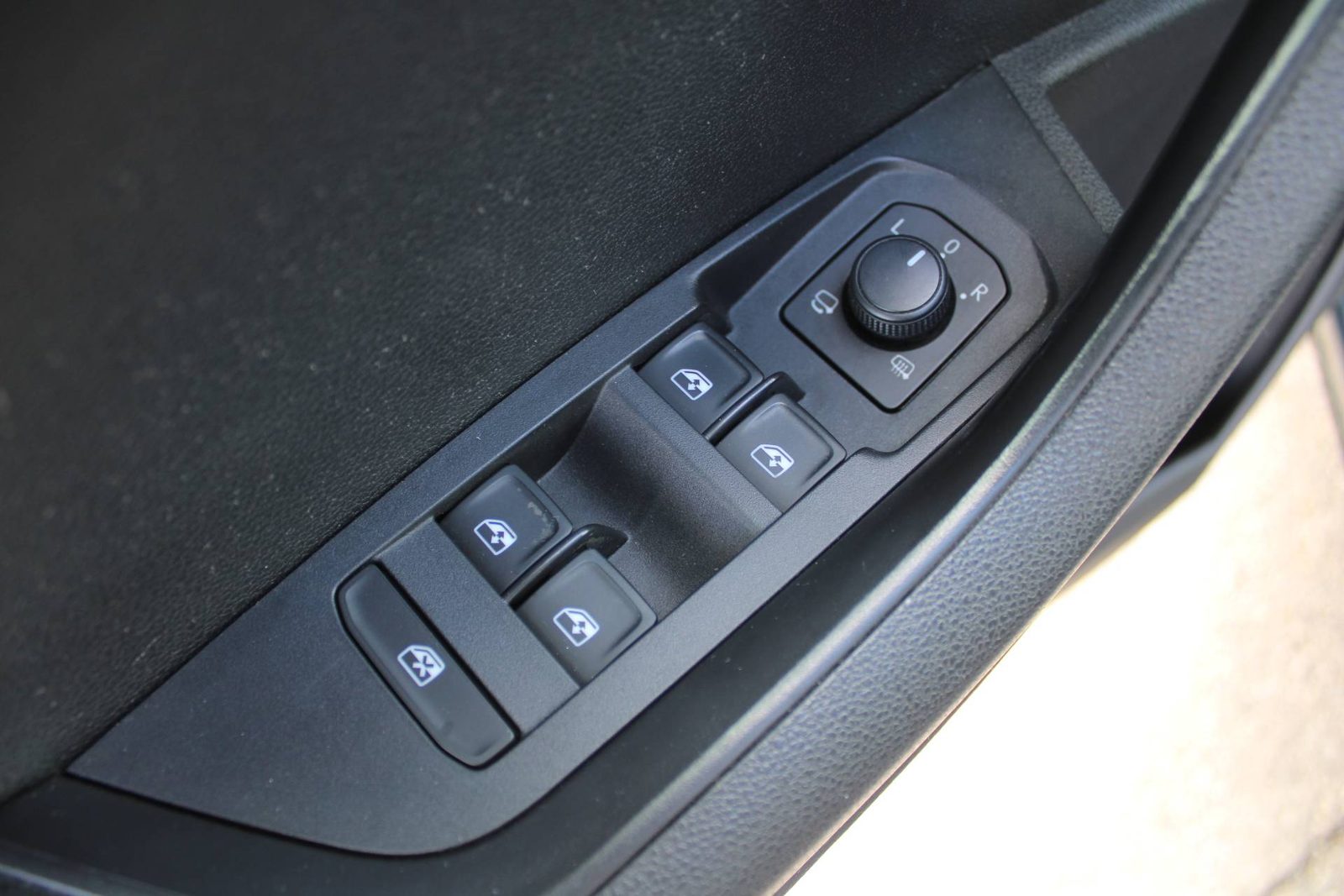 2019 Škoda Karoq — fotografija 15