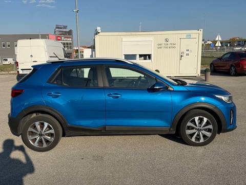 2022 Kia Stonic — sličica 4