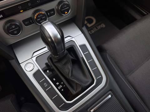2019 Volkswagen Passat — sličica 17