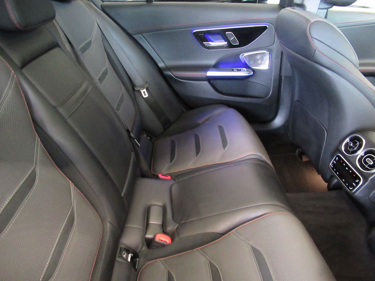 2025 Mercedes-Benz C-klasa — fotografija 13