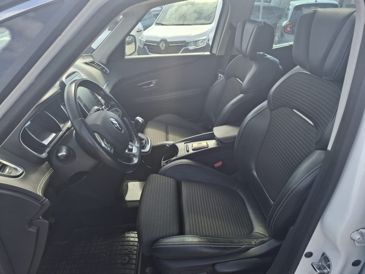 2017 Renault Scenic — fotografija 9