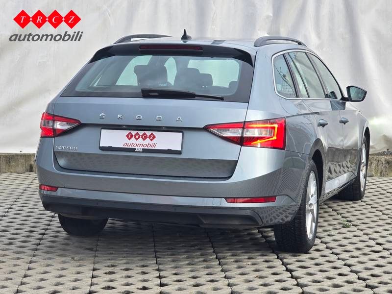 2021 Škoda Superb — fotografija 3