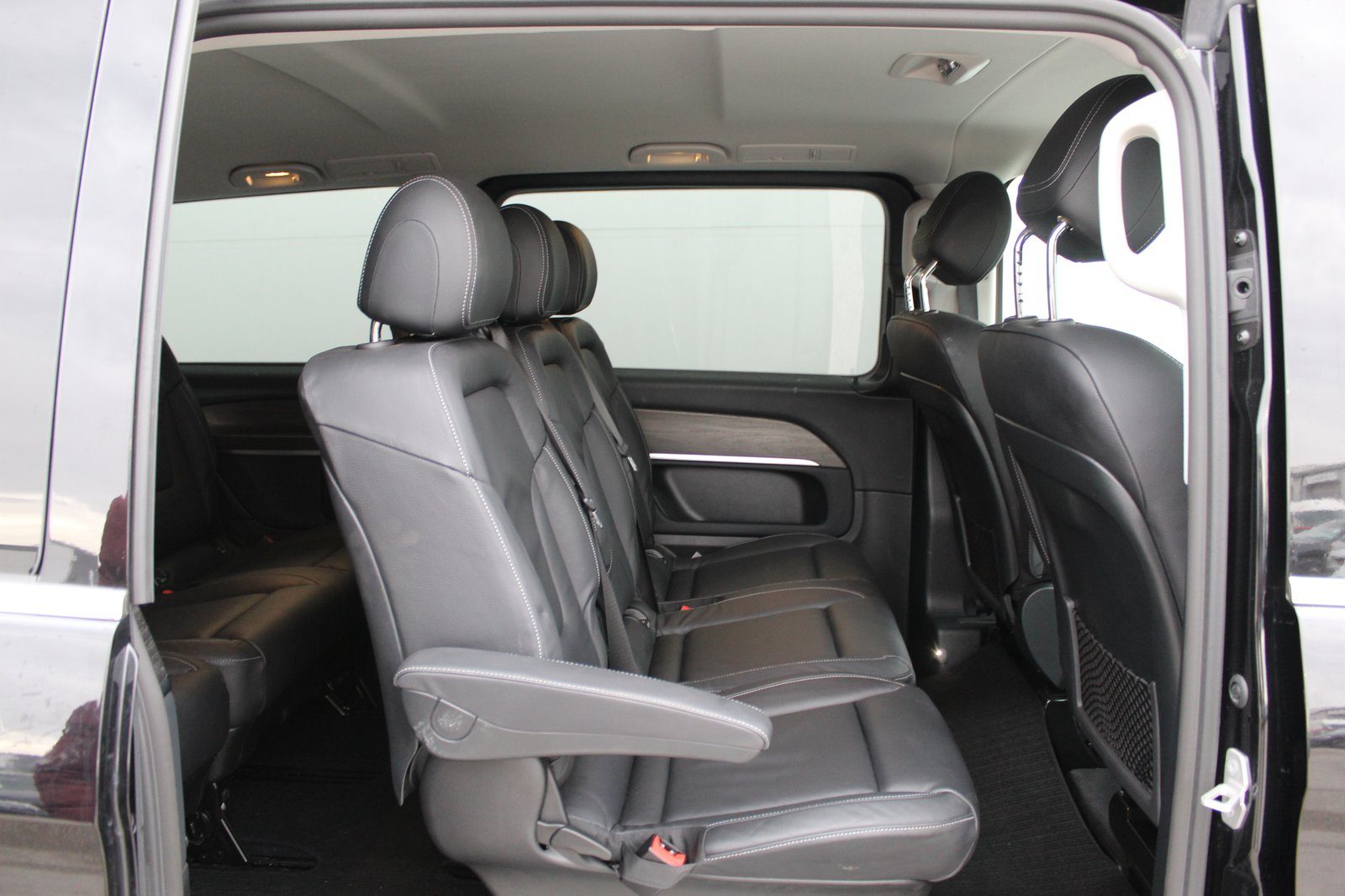 2025 Mercedes-Benz V-klasa — fotografija 14