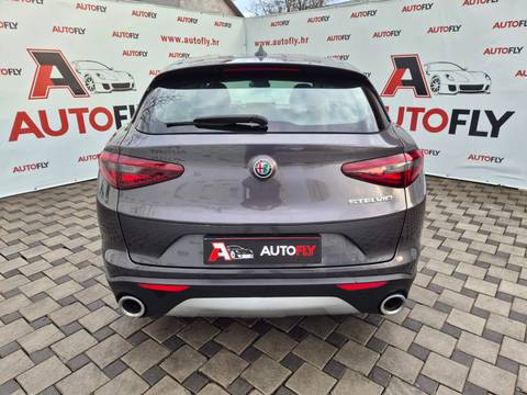 2017 Alfa Romeo Stelvio — sličica 7