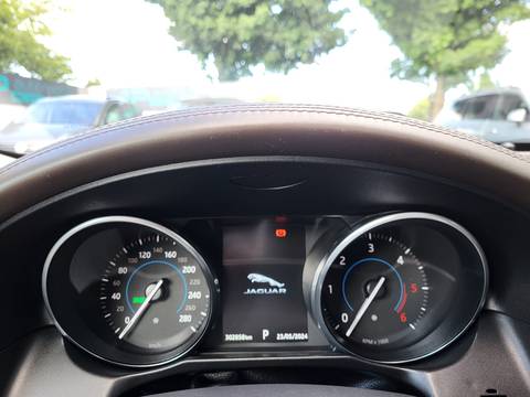 2015 Jaguar XF — sličica 26