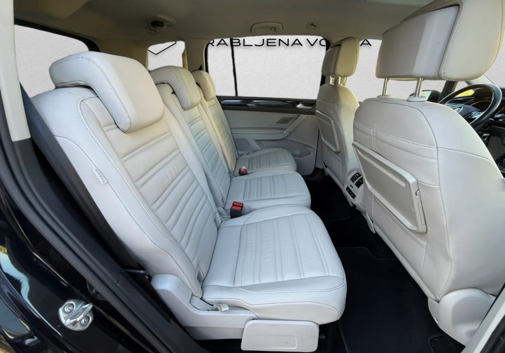 2018 Volkswagen Touran Highline — fotografija 24