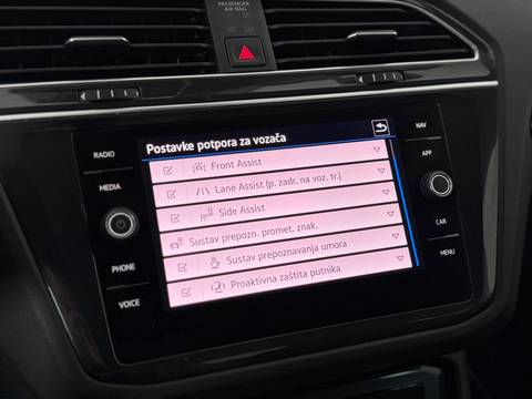 2021 Volkswagen Tiguan — sličica 17