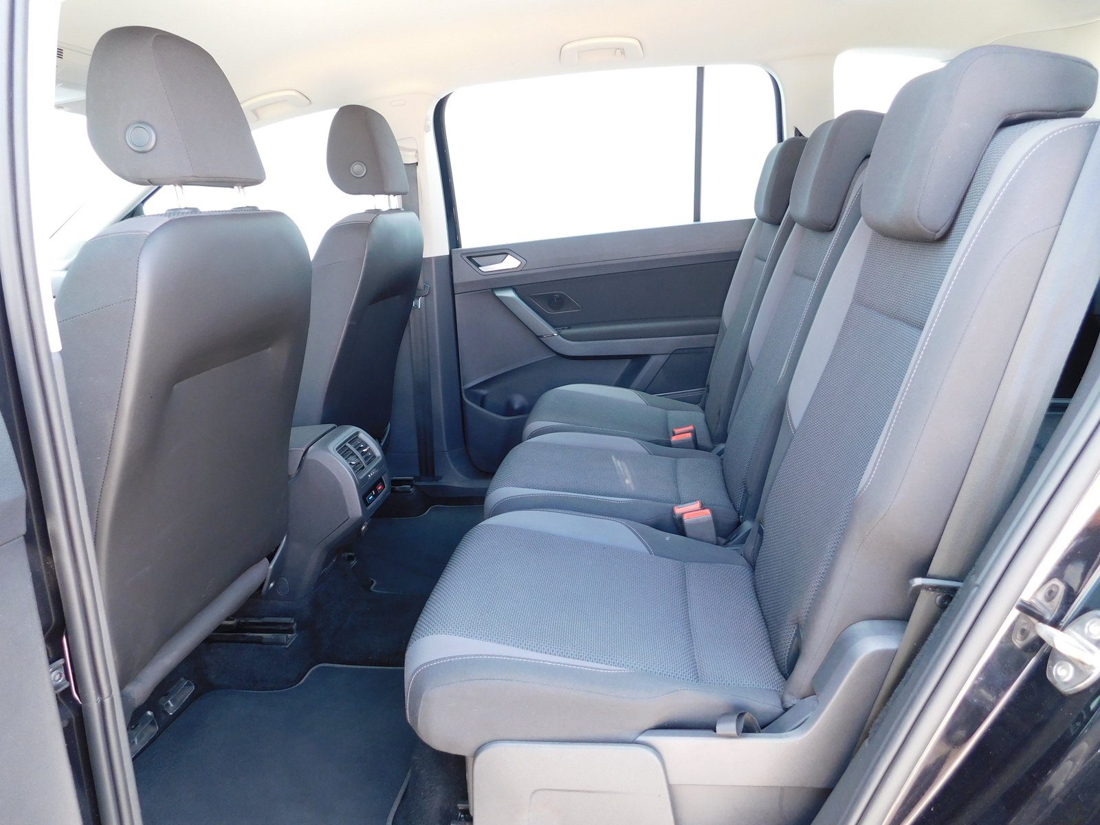 2018 Volkswagen Touran — fotografija 11