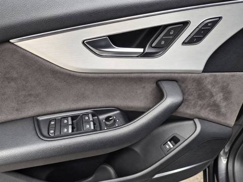 2019 Audi Q8 S line — sličica 20