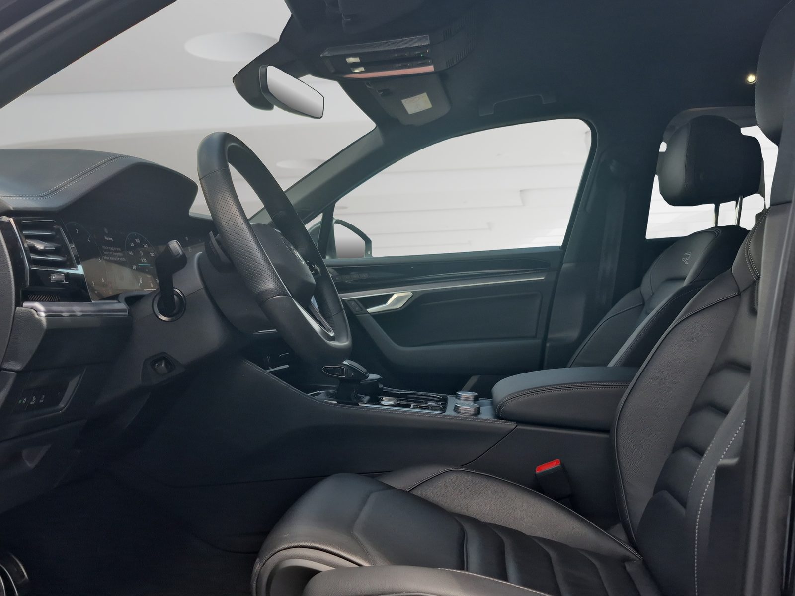 2024 Volkswagen Touareg — fotografija 9