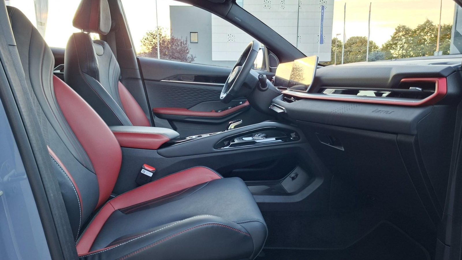 2024 Geely Coolray — fotografija 5