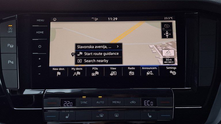2018 Volkswagen Touareg — fotografija 11
