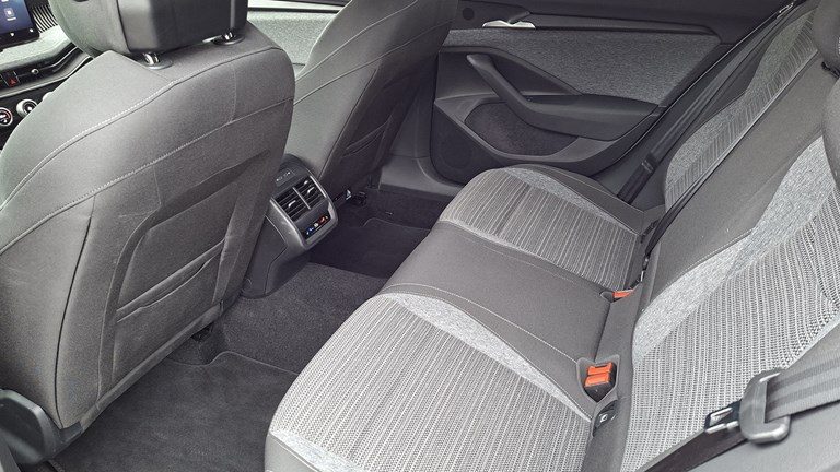2025 Škoda Superb — fotografija 8