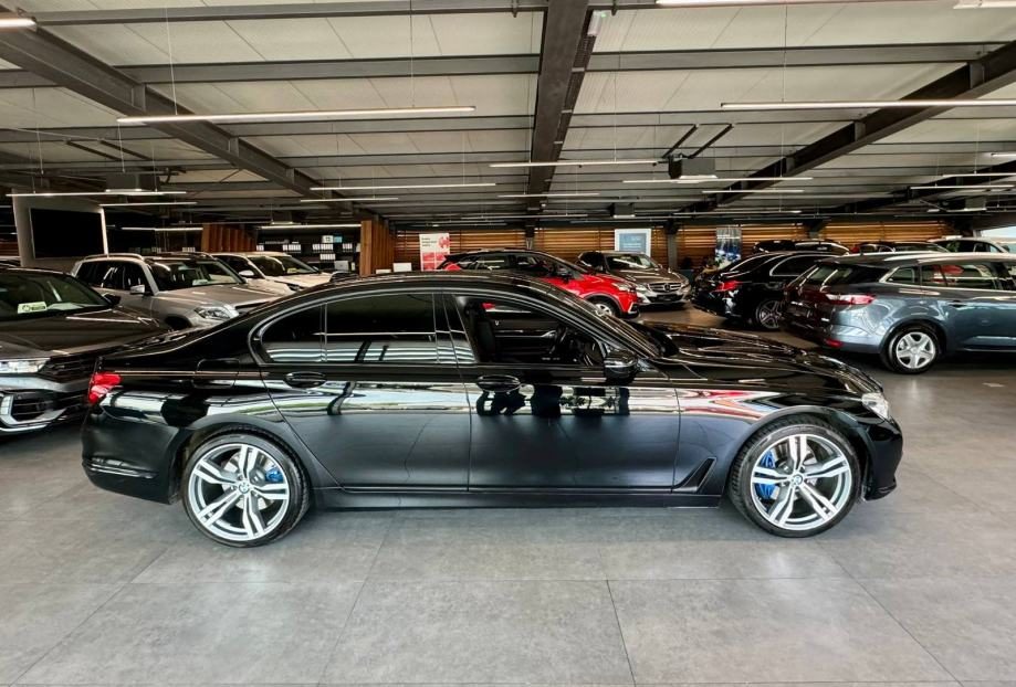 2017 BMW Serija 7 — fotografija 7