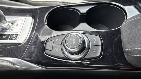 2017 Infiniti Q30 — sličica 14