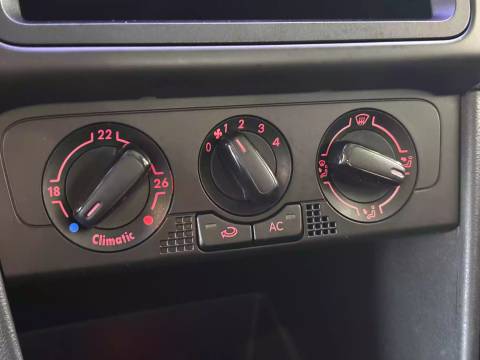 2010 Volkswagen Polo — sličica 25