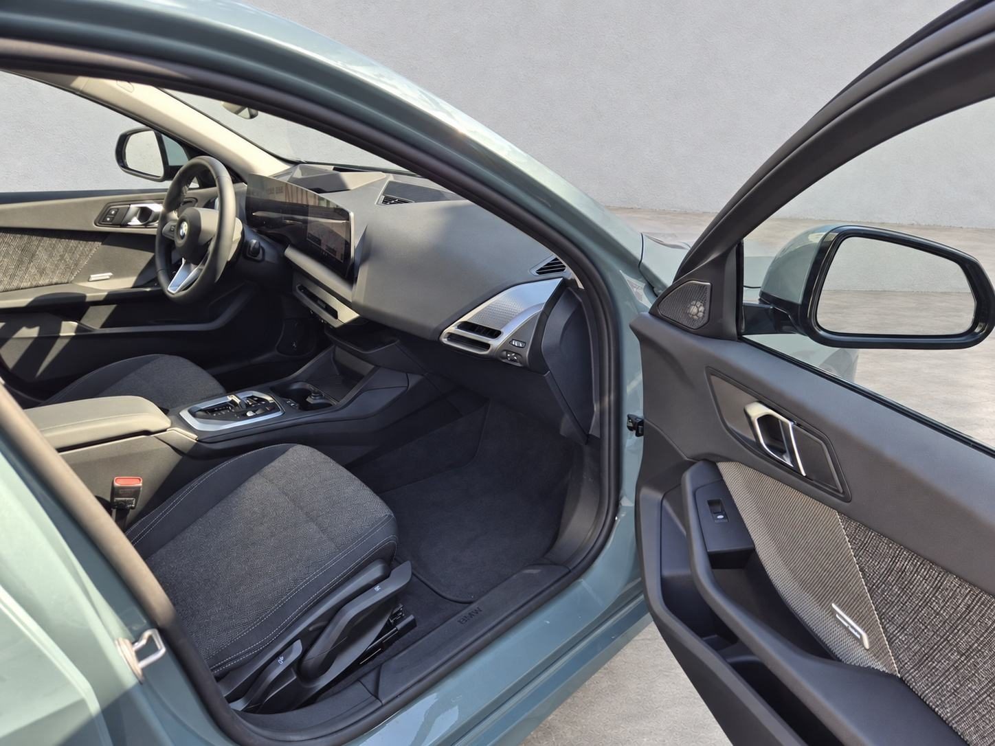 2025 BMW Serija 1 — fotografija 12