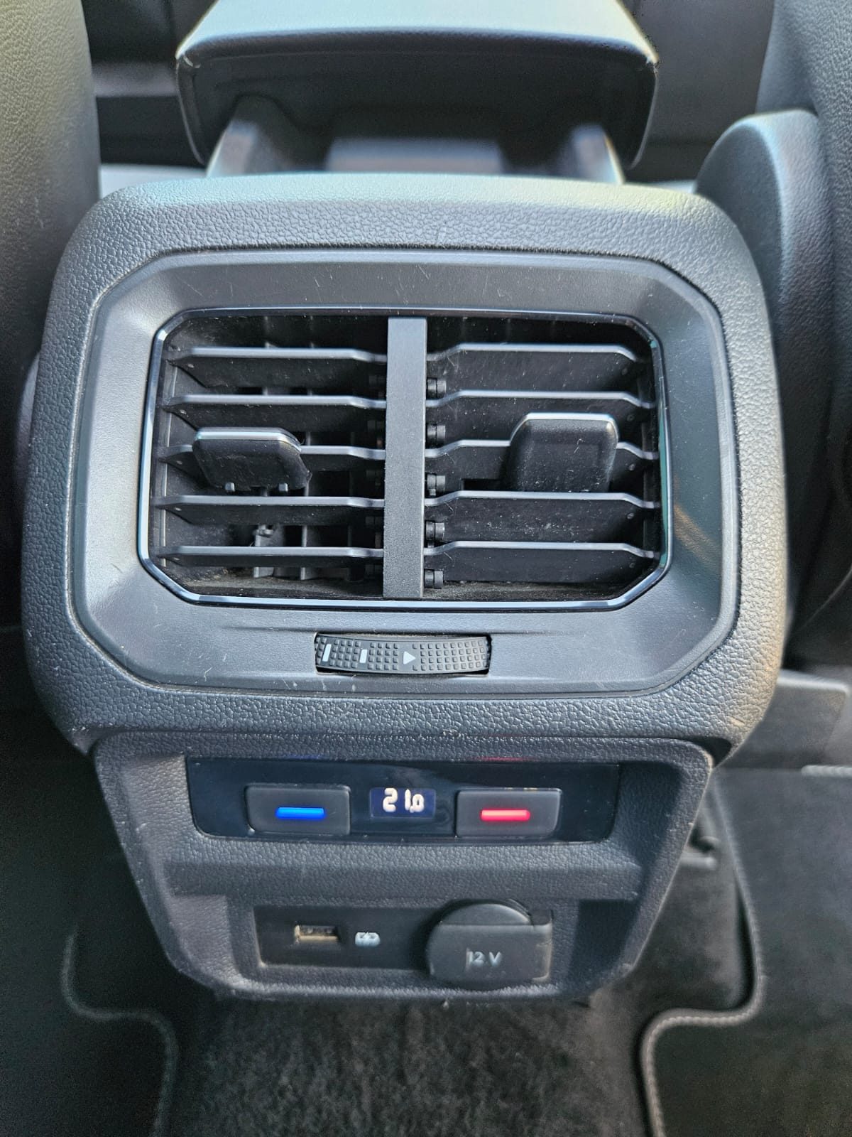 2018 Volkswagen Tiguan R-Line — fotografija 29