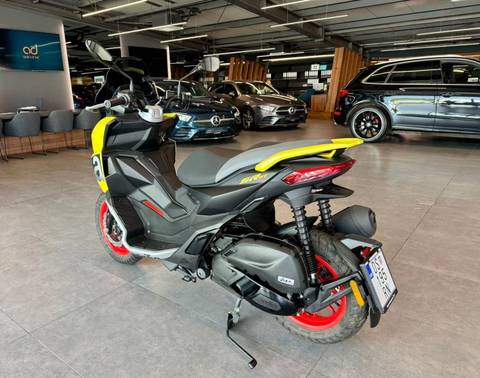 2025 Aprilia SR GT 125 — sličica 4