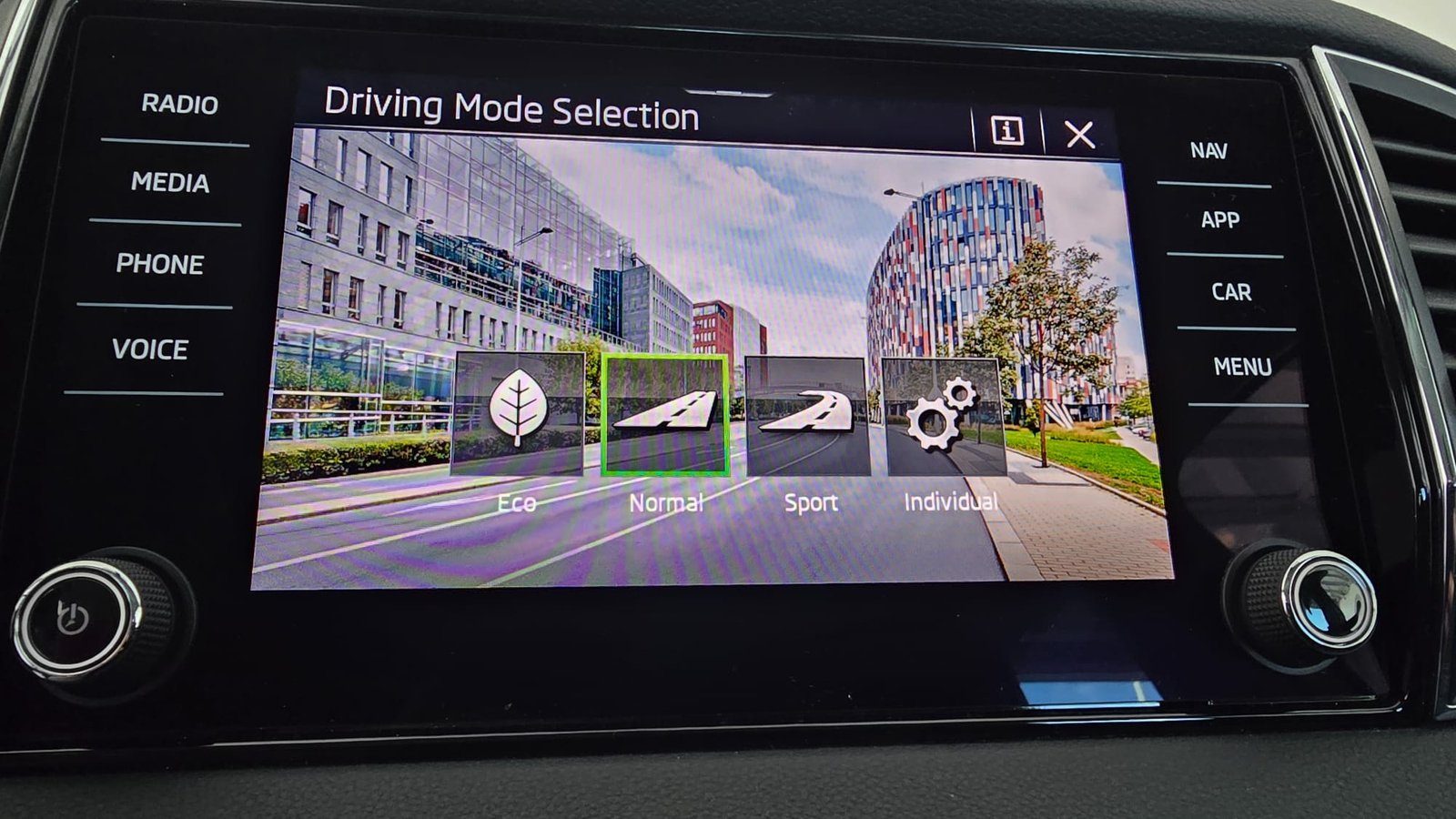 2023 Škoda Karoq — fotografija 19
