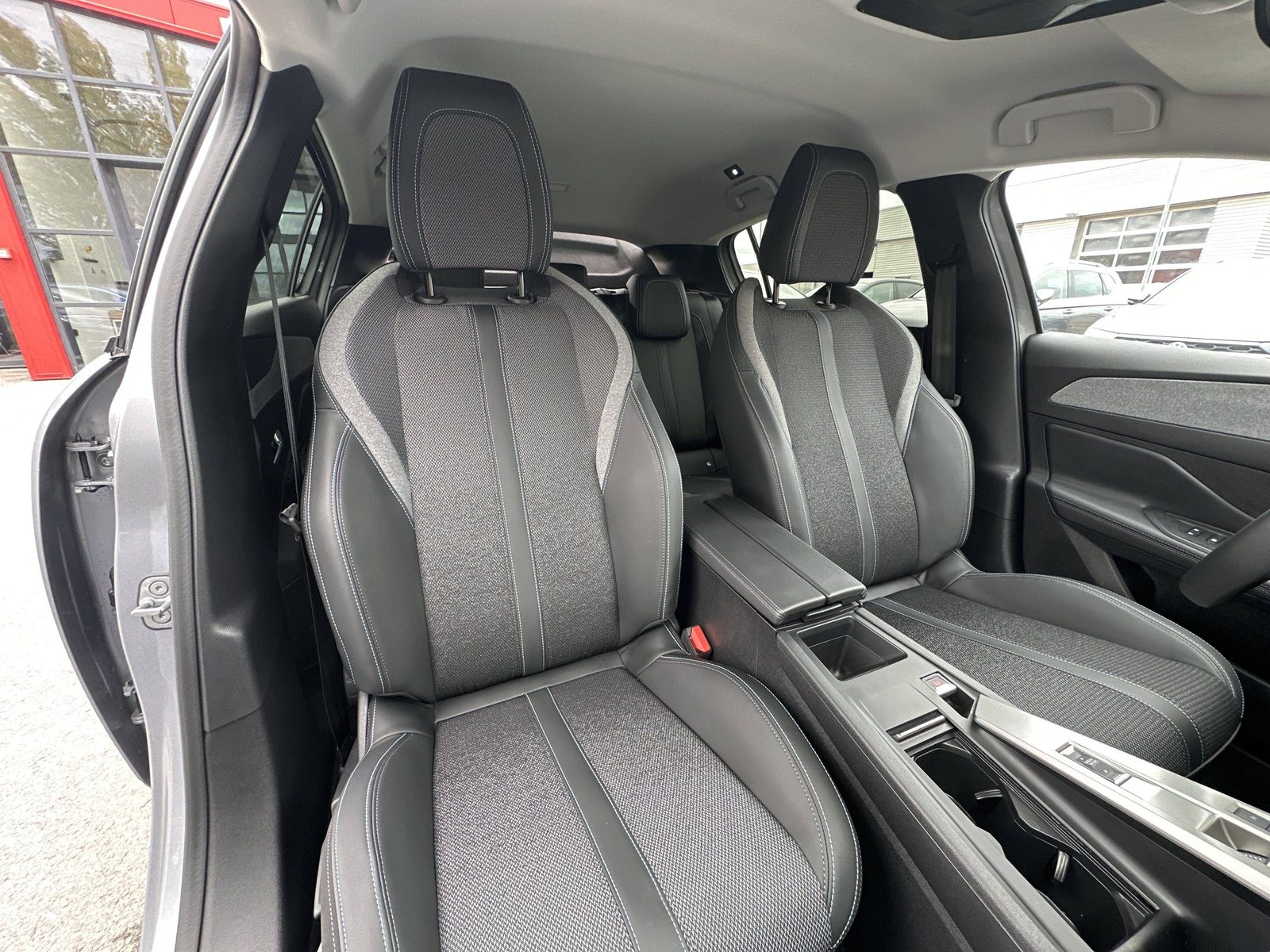 2025 Peugeot 308 — fotografija 23