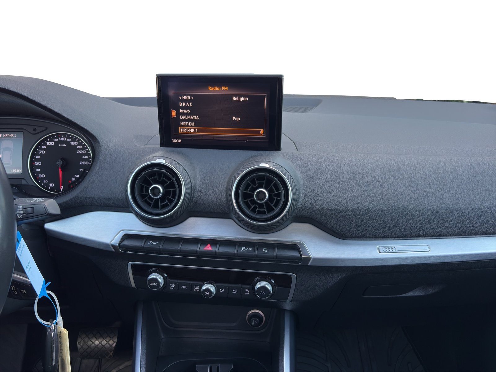 2017 Audi Q2 — fotografija 11